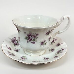 Royal Albert Sweet Violets Teacup & Saucer Set